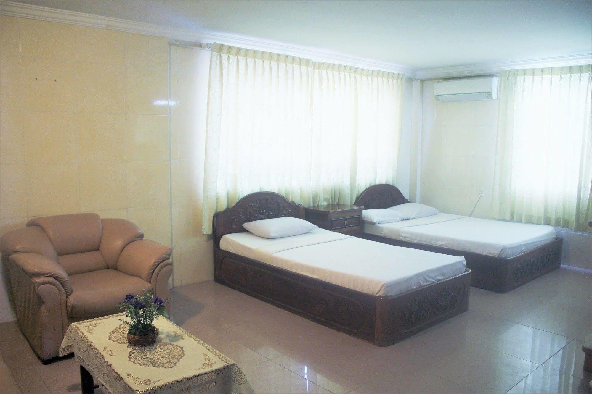 Spring Park Hotel Battambang Bagian luar foto