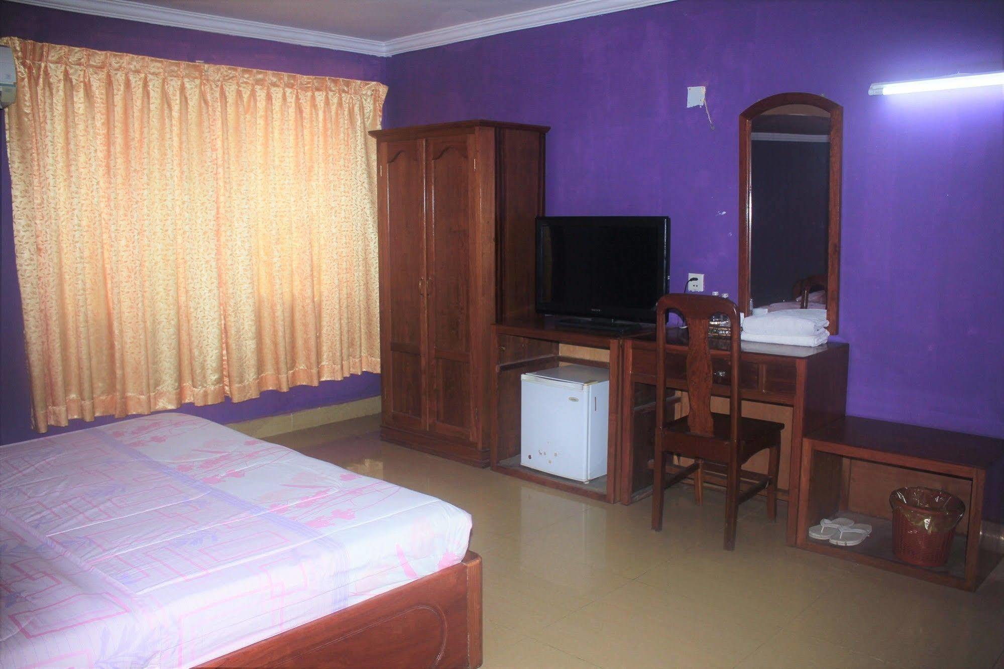 Spring Park Hotel Battambang Bagian luar foto