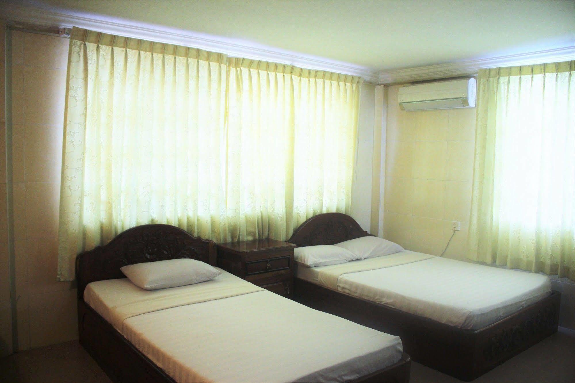 Spring Park Hotel Battambang Bagian luar foto